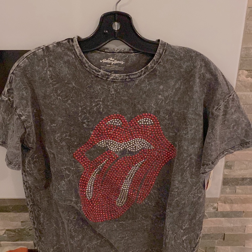 Grey tees stone wash with red and silver stones